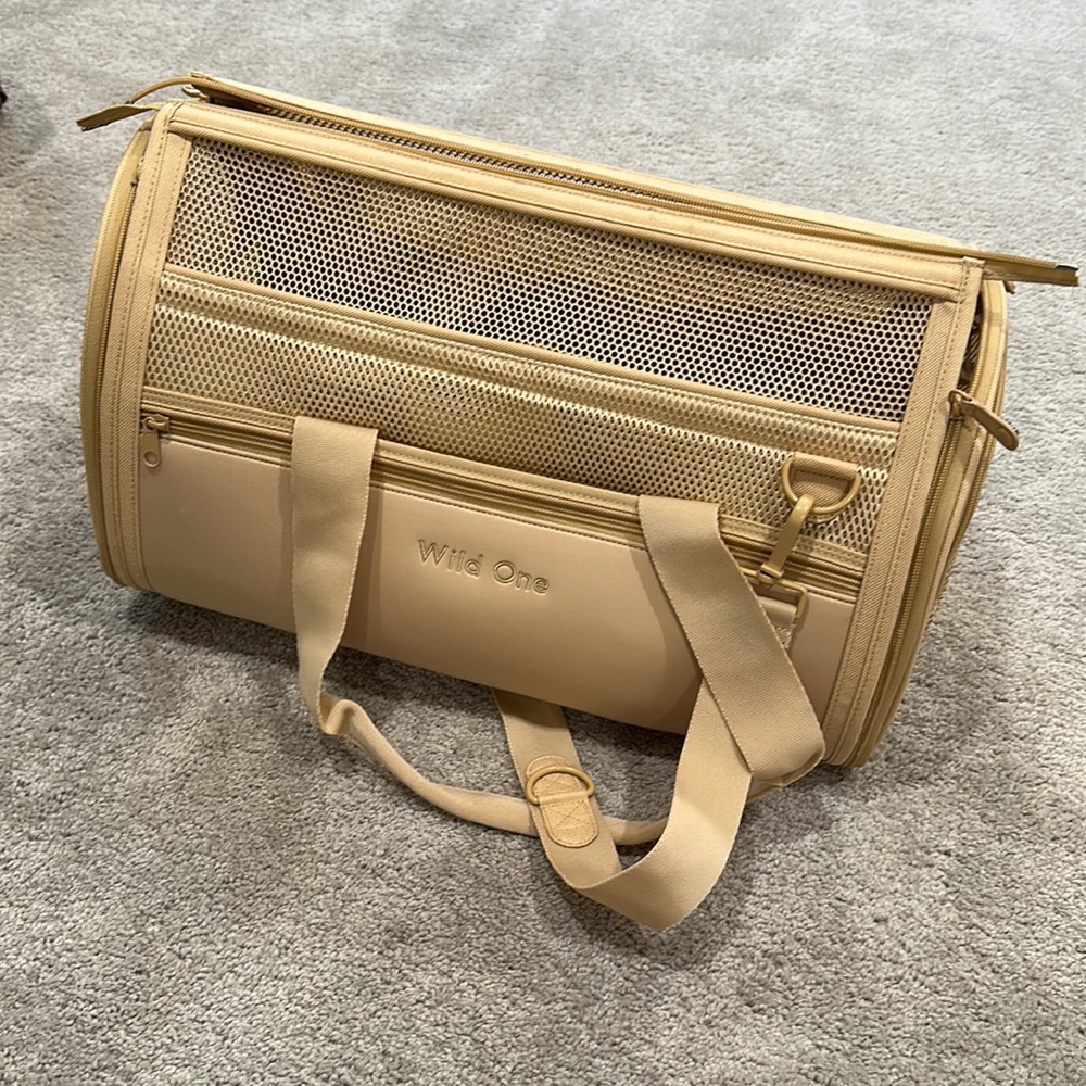 Wild one airline approved pet carrier